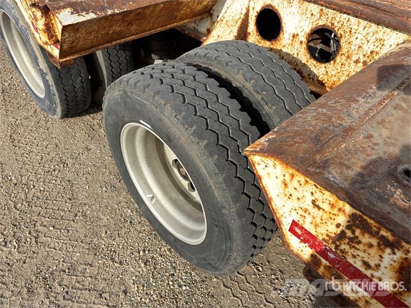  Gerrys 34 ft Tri/A Folding Neck Trailer لوادر منخفضة