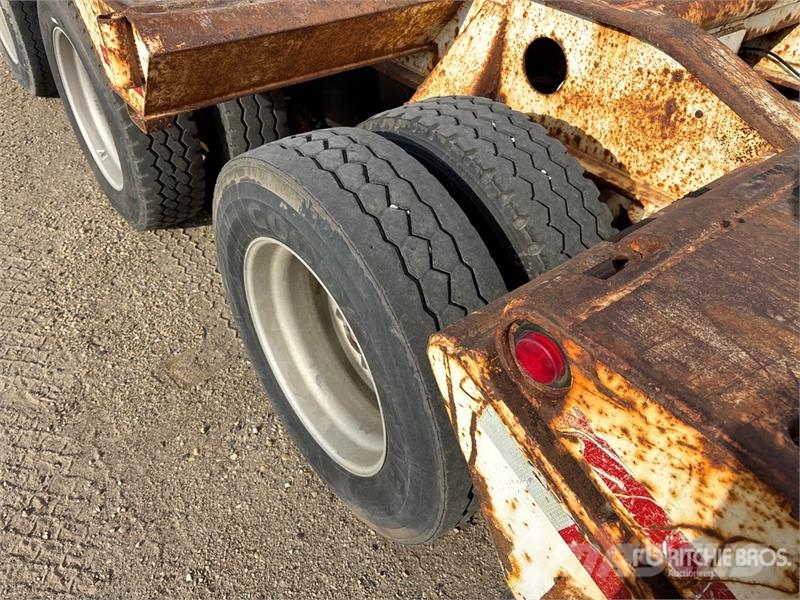  Gerrys 34 ft Tri/A Folding Neck Trailer لوادر منخفضة