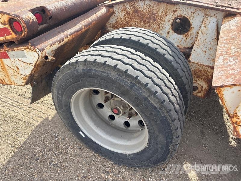  Gerrys 34 ft Tri/A Folding Neck Trailer لوادر منخفضة