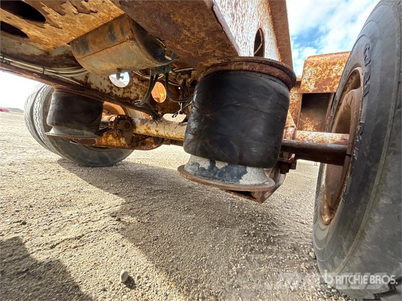  Gerrys 34 ft Tri/A Folding Neck Trailer لوادر منخفضة