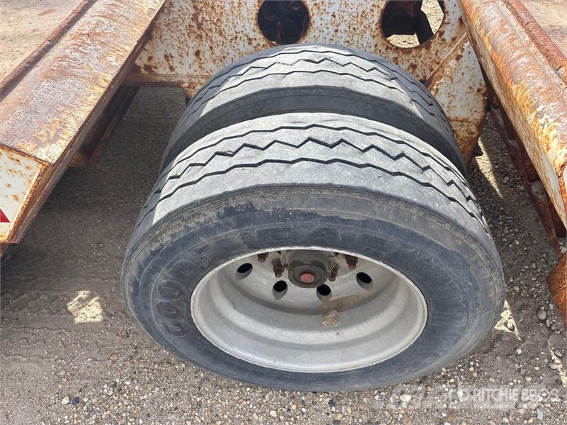 Gerrys 34 ft Tri/A Folding Neck Trailer لوادر منخفضة