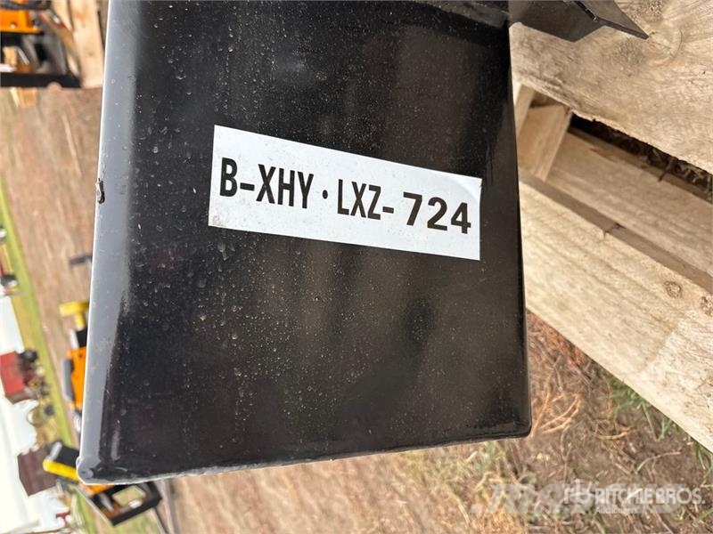  GIYI 12 in Mini Skid Steer Auger (Unused) مثاقيب