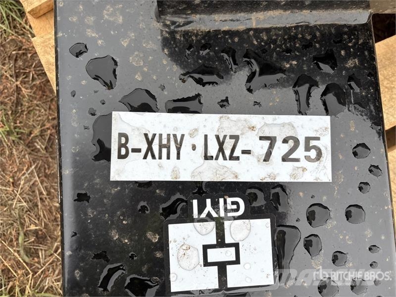  GIYI 12 in Mini Skid Steer Auger (Unused) مثاقيب