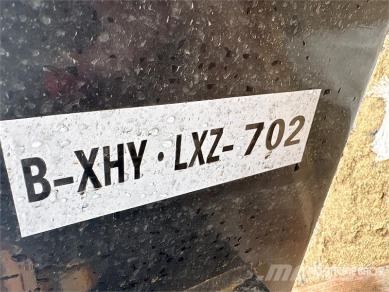 GIYI 12 in Mini Skid Steer Auger (Unused) Boren
