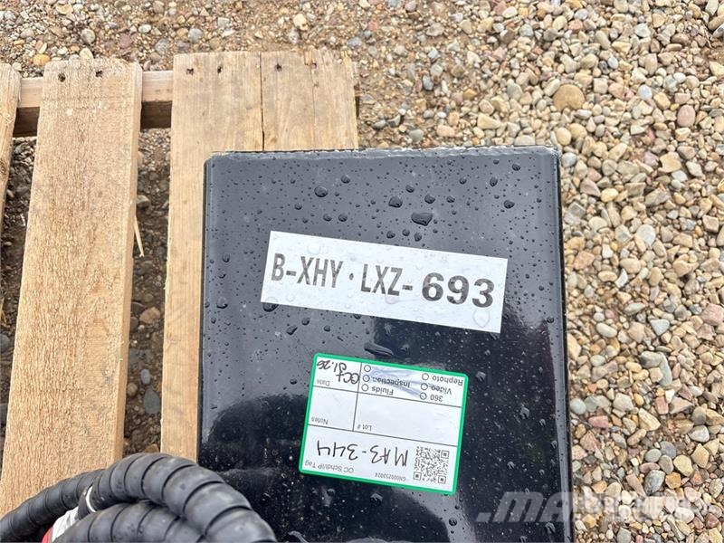  GIYI 12 in Mini Skid Steer Auger (Unused) مثاقيب