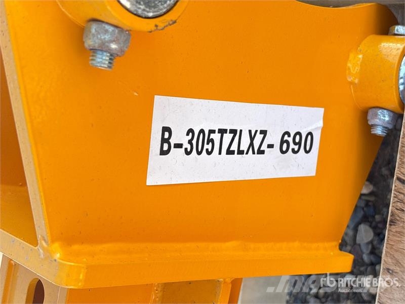  GIYI 16 in Excavator Auger - Fits Cat 305 (Unused) مثاقيب