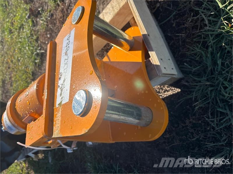 GIYI 16 in Excavator Auger - Fits Cat 303 (Unused) Bušilice