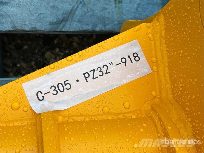  GIYI 32 in Excavator Rake - Fits Cat 305 (Unused) Obračalniki in zgrabljalniki