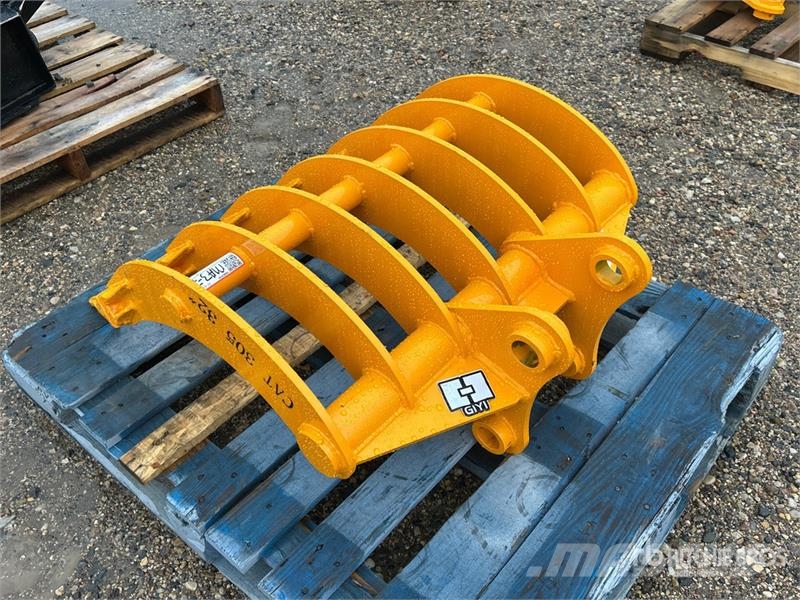  GIYI 32 in Excavator Rake - Fits Cat 305 (Unused) Obračalniki in zgrabljalniki