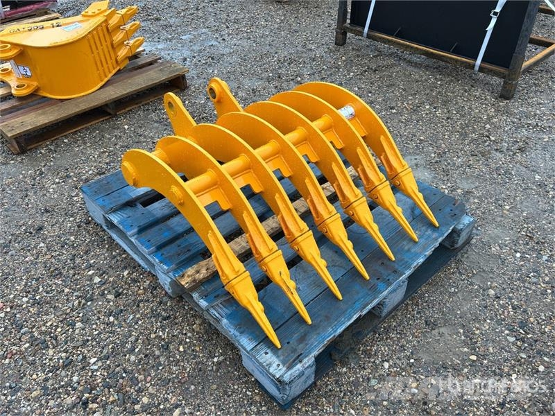 GIYI 32 in Excavator Rake - Fits Cat 305 (Unused) Obračalniki in zgrabljalniki