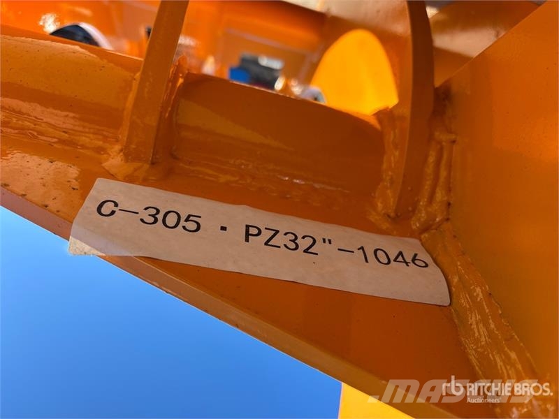 GIYI 33 in Excavator Rake - Fits Cat 305 (Unused) Obračalniki in zgrabljalniki