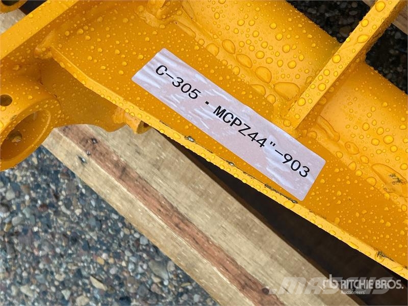  GIYI 44 in Excavator Rake - Fits Cat 305 (Unused) Obračalniki in zgrabljalniki