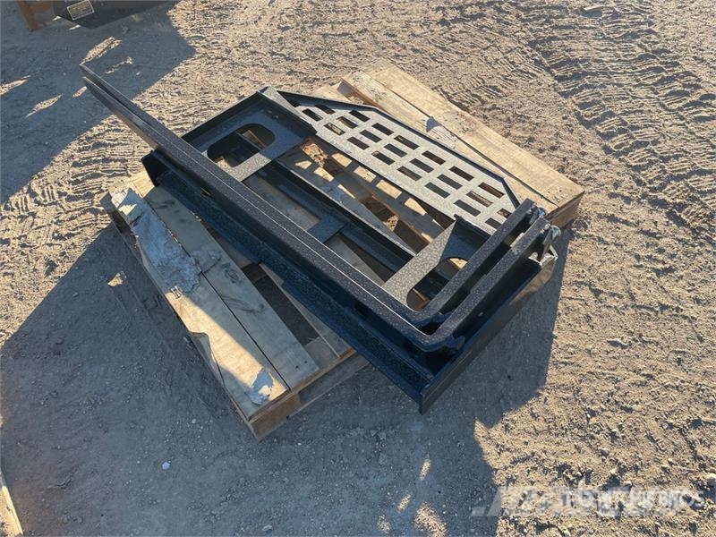 GIYI 60 in Skid Steer Forks (Unused) Fourche