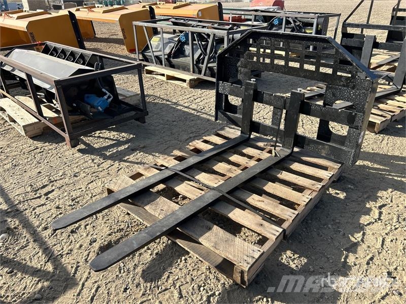  Giyi DHC 59 in Skid Steer Forks Fourche