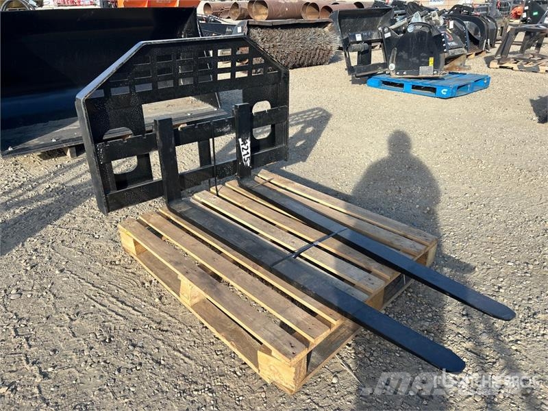  Giyi DHC 59 in Skid Steer Forks Fourche