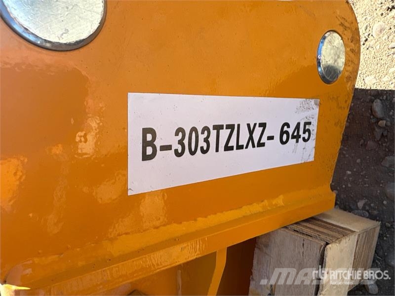  GIYI Excavator Auger - Fits Cat 303 (Unused) Навесные гидробуры