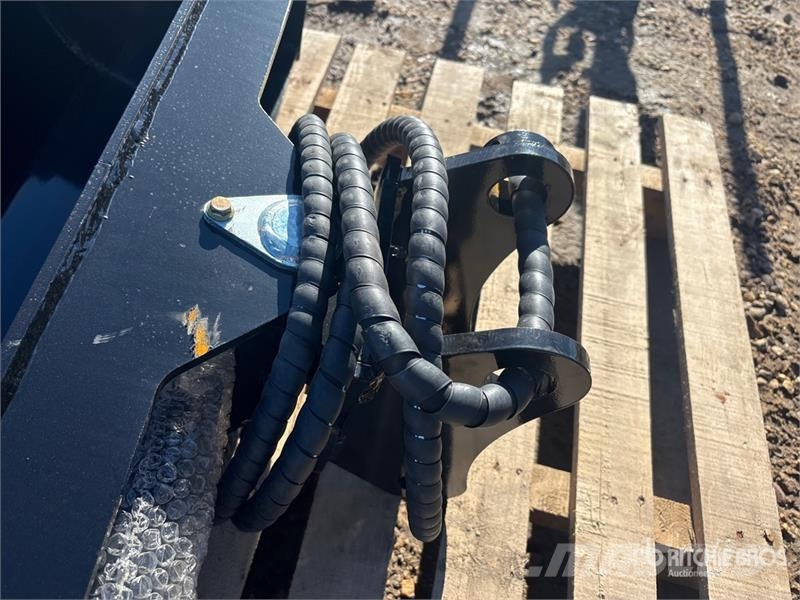 GIYI GY-3TB 32 in Mini Tilting Excavator Bucket (U Schaufeln
