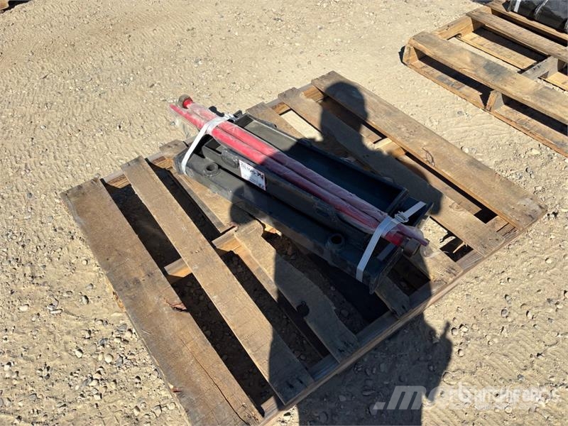  GIYI GY-BF39 39 in Mini Skid Steer Bale Spear (Unu Drugi deli