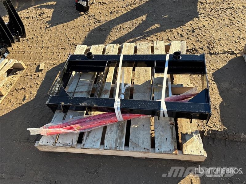  GIYI GY-BF47 47 in Skid Steer Bale Spear (Unused) مكونات أخرى
