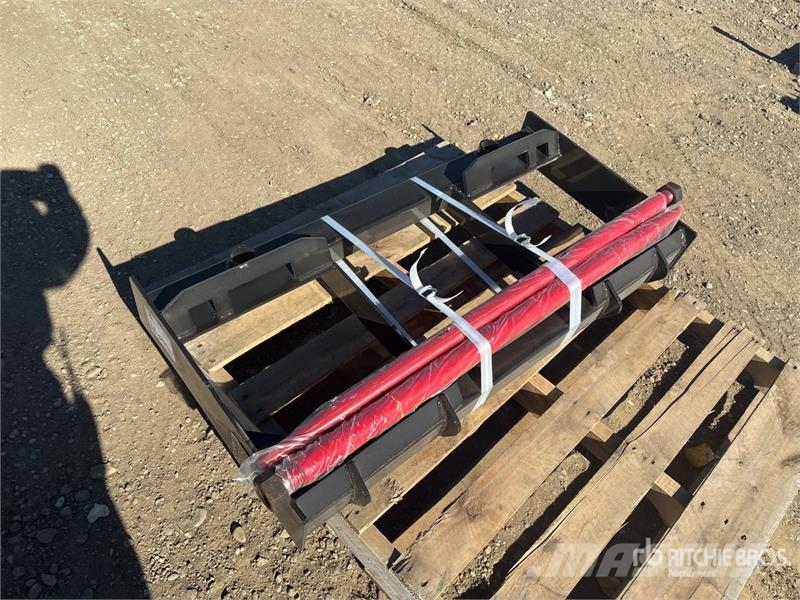 GIYI GY-BF47 47 in Skid Steer Bale Spear (Unused) Otros componentes
