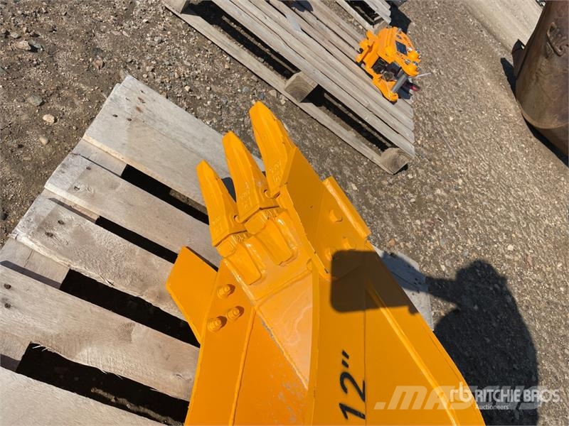 GIYI GY-BK 14 in Digging Cat 305 Excavator Bucket 挖斗