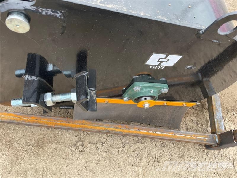  GIYI GY-BS72 72 in Skid Steer Sweeper (Unused) Süpürgeler