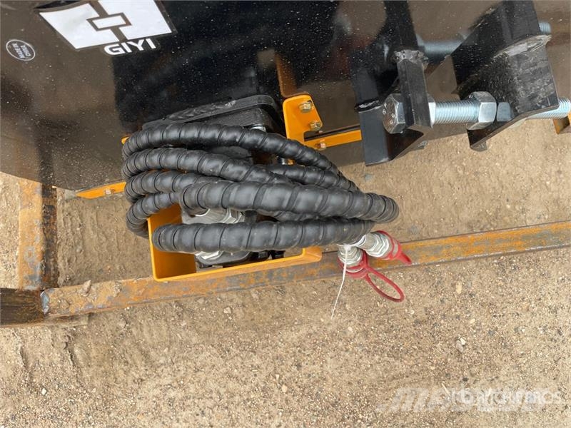 GIYI GY-BS72 72 in Skid Steer Sweeper (Unused) Süpürgeler