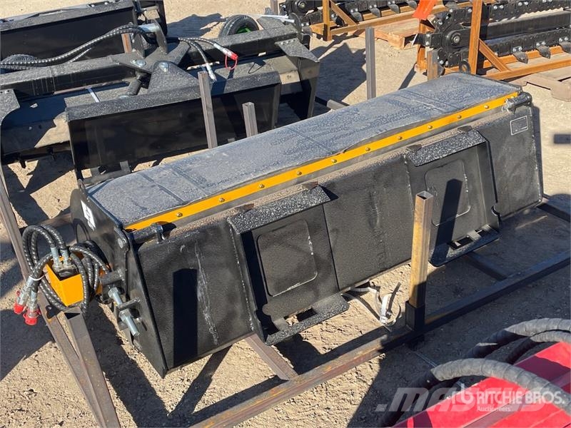 GIYI GY-BS72 72 in Skid Steer Sweeper (Unused) Børster