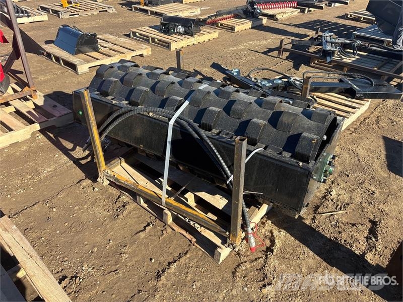 GIYI GY-CW70 59 in Padfoot Skid Steer Vibratory Ro Rollers