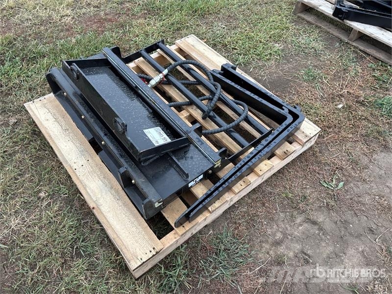 GIYI GY-CYHC 29 in Mini Skid Steer Forks (Unused) 叉