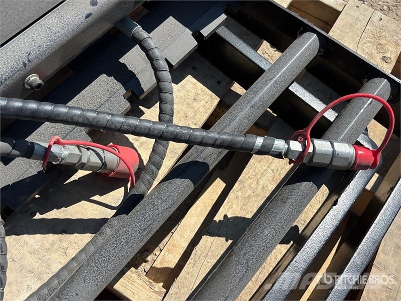 GIYI GY-CYHC 30 in Mini Skid Steer Forks (Unused) Вили