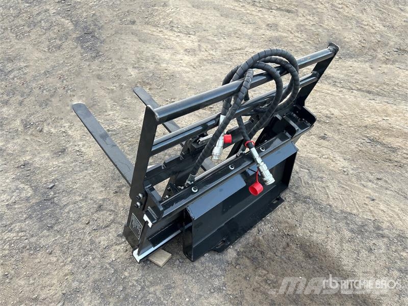 GIYI GY-CYHC 30 in Mini Skid Steer Forks (Unused) Villák