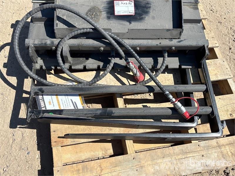 GIYI GY-CYHC 30 in Mini Skid Steer Forks (Unused) Вили