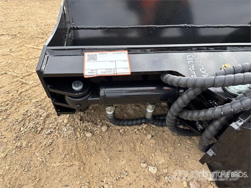  GIYI GY-D3T 32 in Hydraulic Tilting Excavator Buck 挖斗