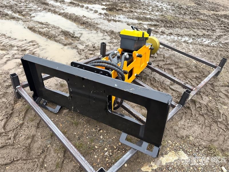 GIYI GY-D680 45 in Skid Steer Post Driver (Unused) Karja-aidat