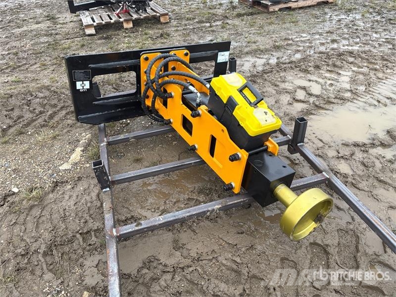 GIYI GY-D680 45 in Skid Steer Post Driver (Unused) Karja-aidat