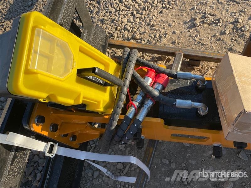  GIYI GY-D680 56 in Skid Steer Post Driver (Unused) Equipos de vallado