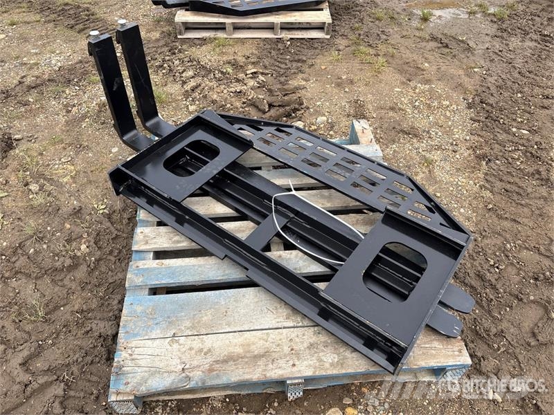 GIYI GY-DHC 59 in Skid Steer Forks (Unused) Šakės