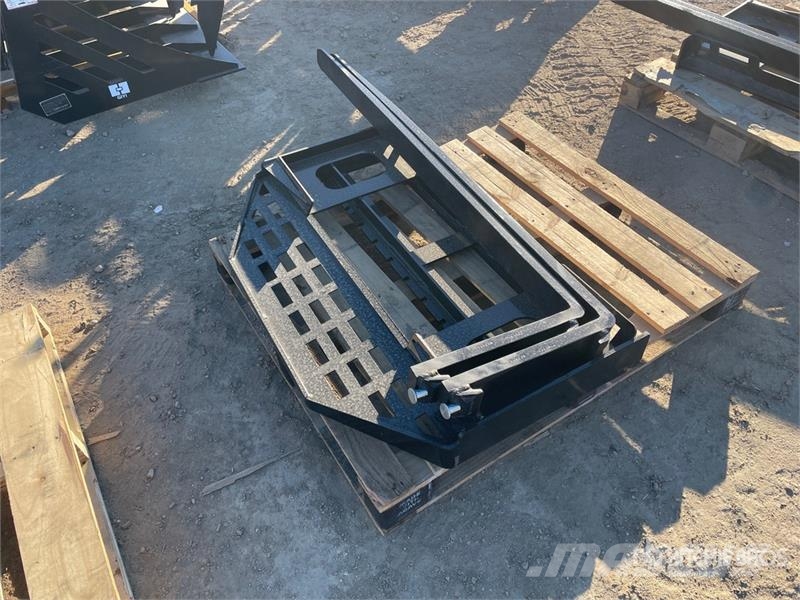GIYI GY-DHC 60 in Skid Steer Forks (Unused) Fourche