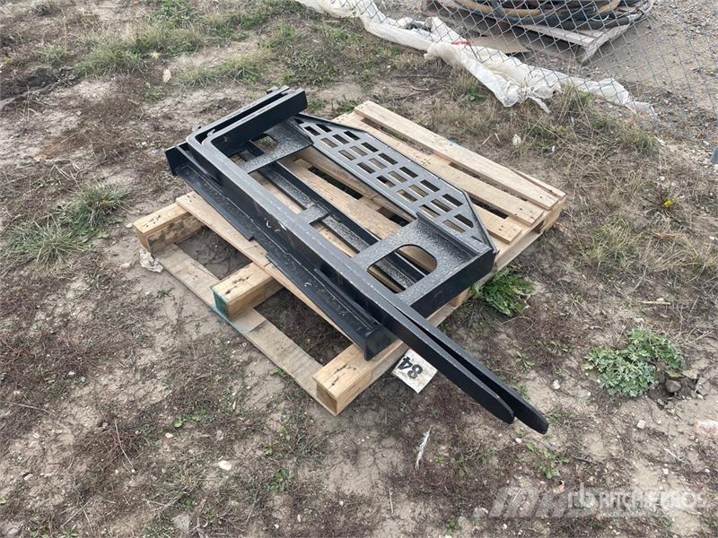 GIYI GY-DHC 60 in Skid Steer Forks Fourche