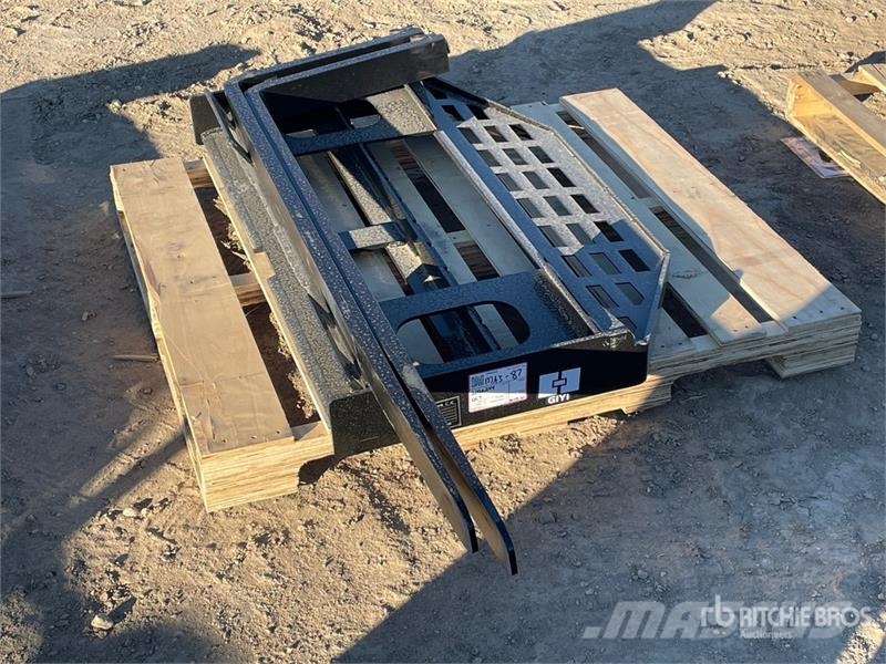 GIYI GY-DHC 60 in Skid Steer Forks (Unused) Fourche