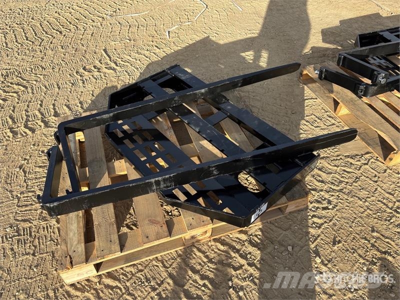  GIYI GY-DHC 60 in Skid Steer Forks (Unused) Horquillas