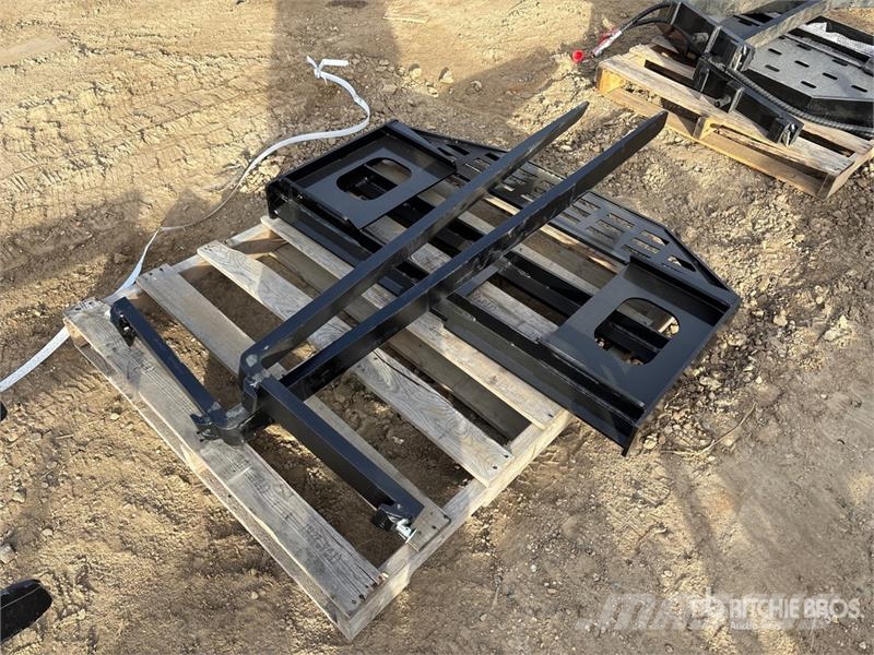  GIYI GY-DHC 60 in Skid Steer Forks (Unused) Horquillas