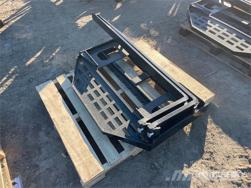 GIYI GY-DHC 60 in Skid Steer Forks (Unused) Fourche