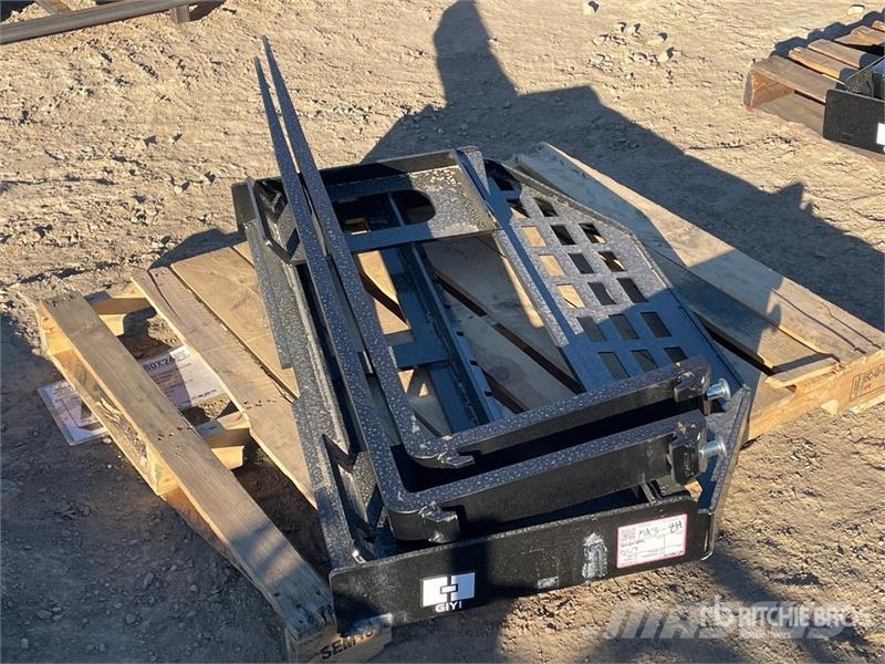 GIYI GY-DHC 60 in Skid Steer Forks (Unused) Fourche