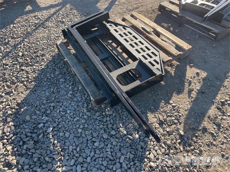 GIYI GY-DHC 60 in Skid Steer Forks (Unused) Fourche
