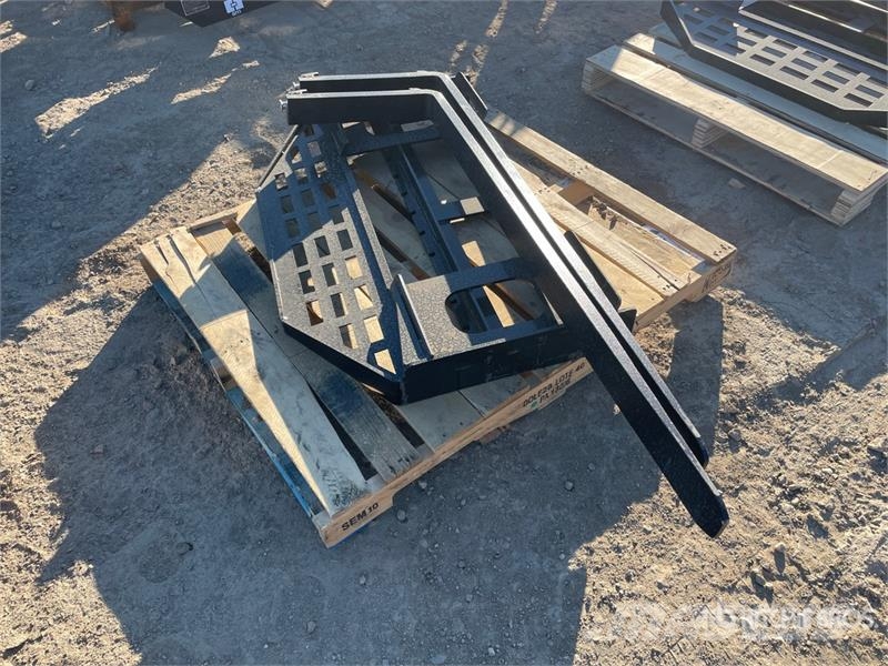 GIYI GY-DHC 60 in Skid Steer Forks (Unused) Fourche