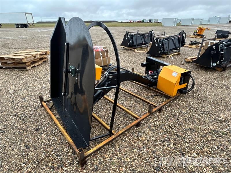 GIYI GY-ECA74 54 in Articulating Skid Steer Brush 裝載與牽引式割草機