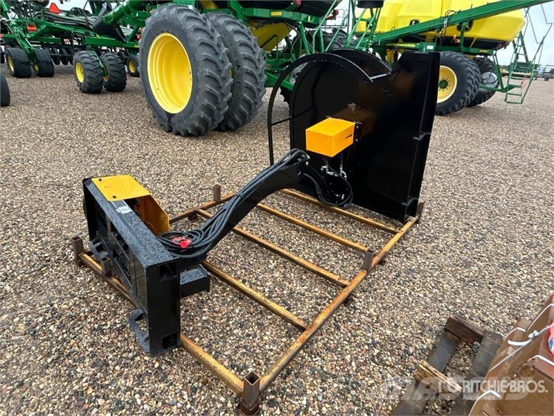 GIYI GY-ECA74 54 in Articulating Skid Steer Brush 裝載與牽引式割草機
