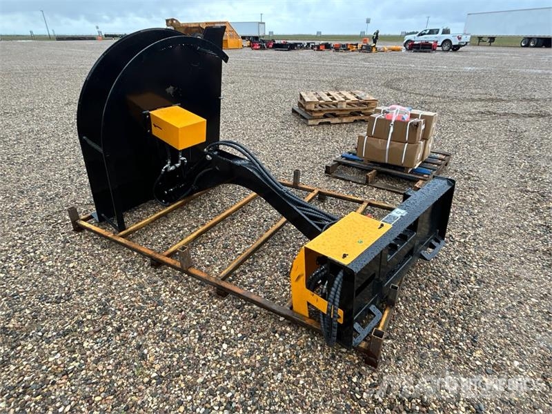 GIYI GY-ECA74 54 in Articulating Skid Steer Brush 裝載與牽引式割草機
